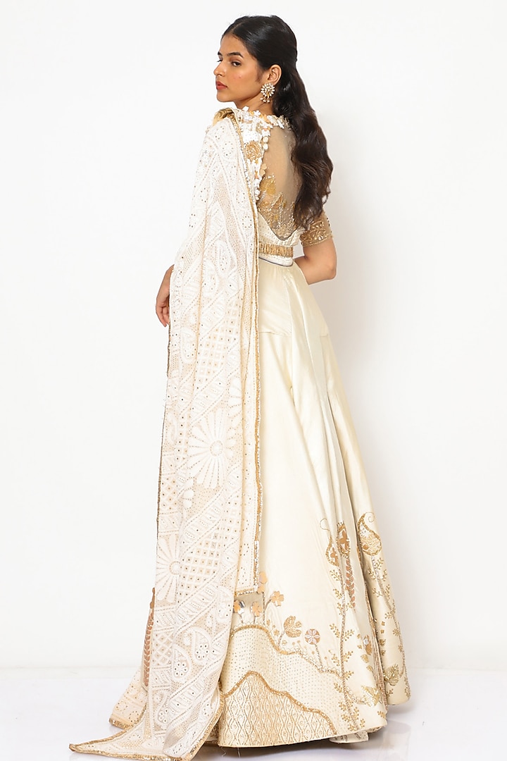 Off-White Chikankari Bridal Saree Set by PhD by House of PiaDeeksh at Pernia's Pop Up Shop