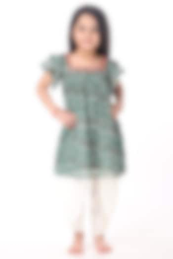 Green Georgette Printed Kurta Set For Girls by Phee-B at Pernia's Pop Up Shop