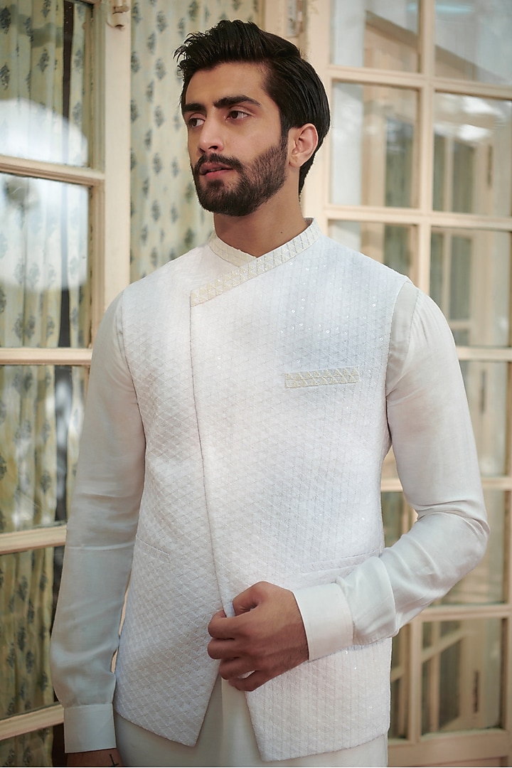 White Silk Sequins Embroidered Bundi Jacket Set by Philocaly at Pernia's Pop Up Shop