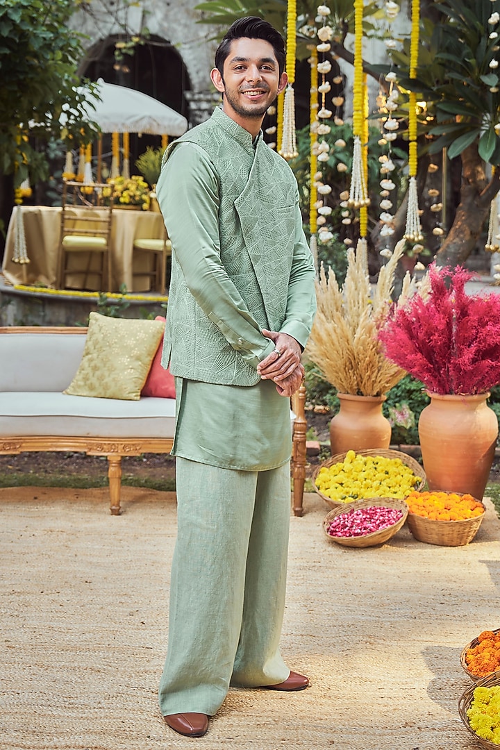 Green Silk Embroidered Bundi Jacket Set by Philocaly at Pernia's Pop Up Shop