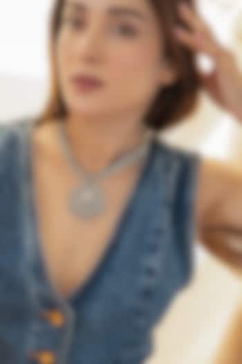 White Rhodium Finish Floral Motifs Kundan Polki & Pearl Necklace by Do Taara at Pernia's Pop Up Shop