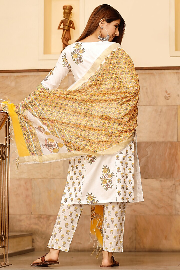 White Cotton Block Printed Kurta Set by Pheeta at Pernia's Pop Up Shop