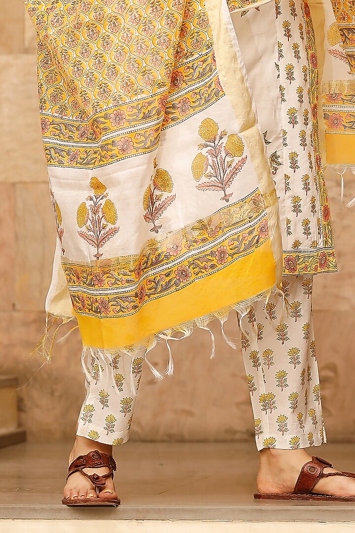 White Cotton Block Printed Kurta Set by Pheeta at Pernia's Pop Up Shop