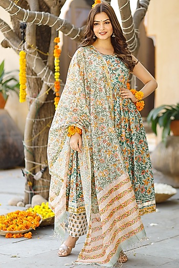 Green Block Printed Kurta Set by Pheeta at Pernia's Pop Up Shop