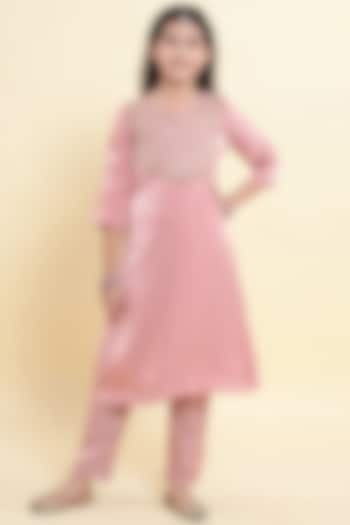 Pink Tissue Handwork Kurta Set For Girls by Piccolo at Pernia's Pop Up Shop