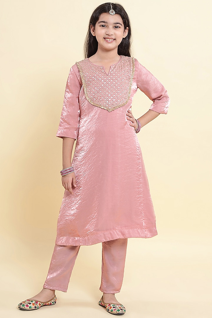 Pink Tissue Handwork Kurta Set For Girls by Piccolo at Pernia's Pop Up Shop