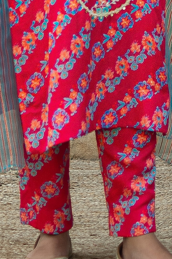 Fuchsia Printed & Hand Embroidered Kurta Set by Pita Nila at Pernia's Pop Up Shop