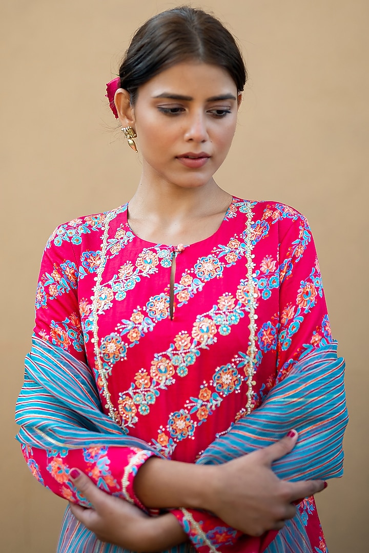 Fuchsia Printed & Hand Embroidered Kurta Set by Pita Nila at Pernia's Pop Up Shop
