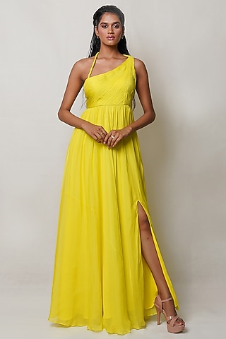 Yellow Art Flat Chiffon One-Shoulder Gown by PINUP BY ASTHA