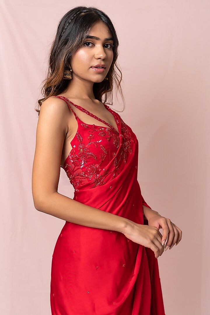 Red Hand Embroidered Wedding Saree Set by PINUP BY ASTHA at Pernia's Pop Up Shop