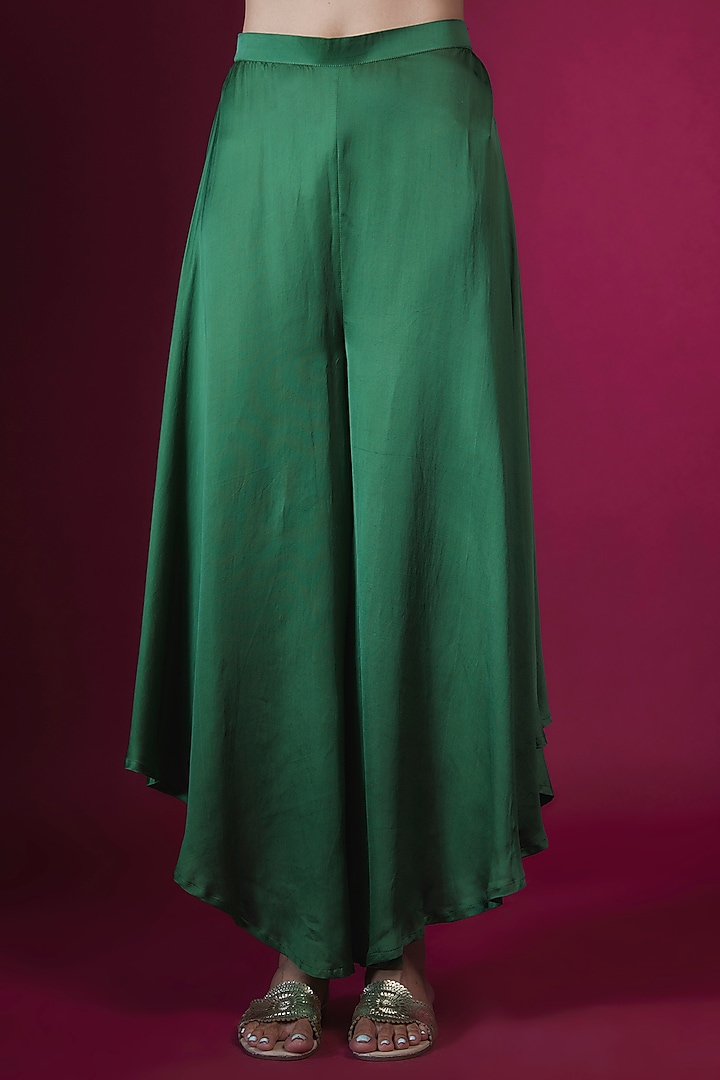 Green Crepe & Cotton Crepe Floral Applique Work Off-Shoulder Cape Set by PITARA BY SIPIKA CHAWLA at Pernia's Pop Up Shop