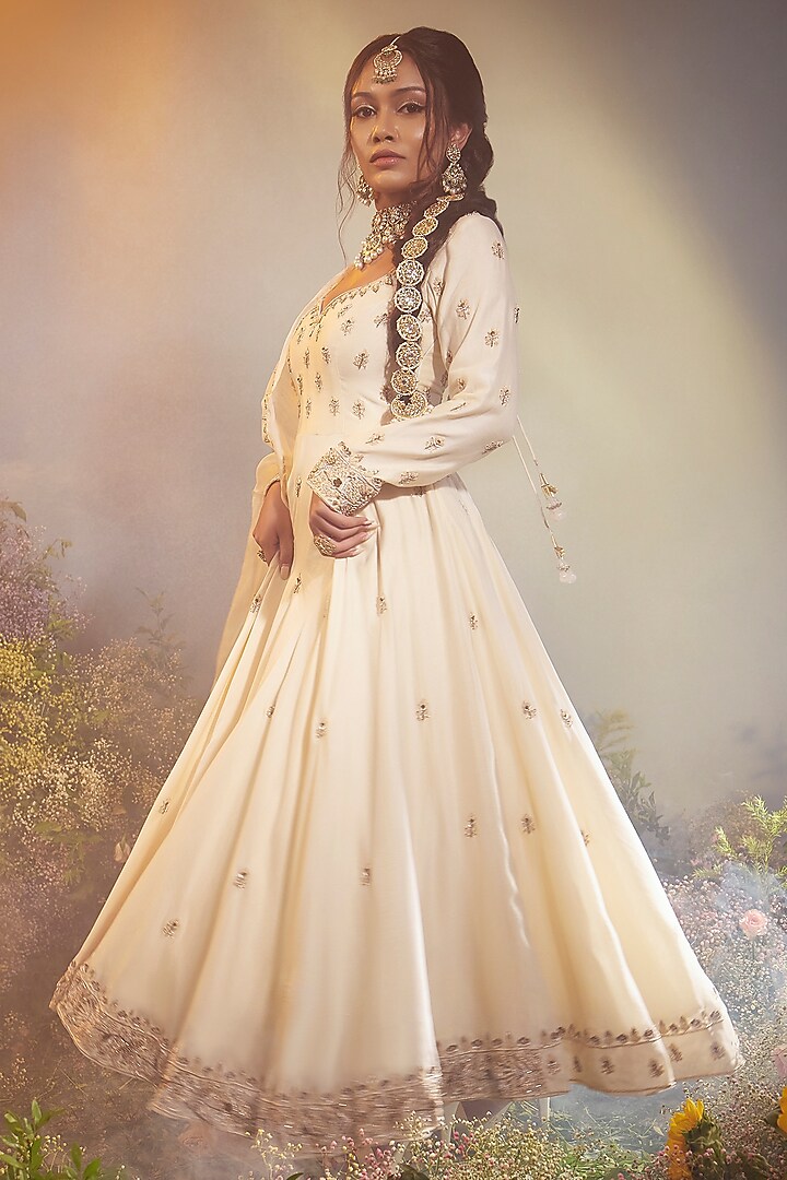 Ivory Chanderi Zari Work Bridal Anarkali Set by Peach It Up By Samridhi at Pernia's Pop Up Shop