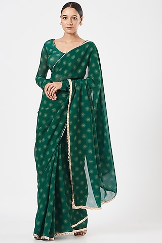 Evergreen Printed Saree Set by Piyanshu Bajaj