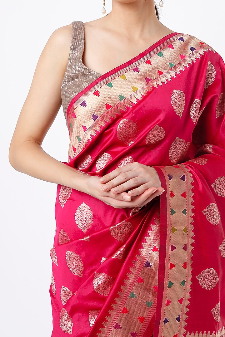Red Silk Banarasi Brocade Festive Saree Set by Priyanka Jha at Pernia's Pop Up Shop