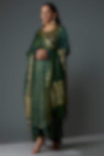 Green Modal Silk Printed Kurta Set by Priyanka Jha at Pernia's Pop Up Shop