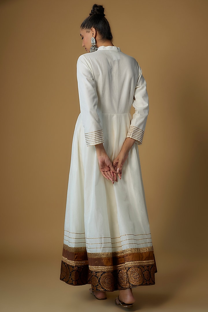 Ivory Chanderi Silk Party Wear Anarkali Set by Priyanka Jha at Pernia's Pop Up Shop