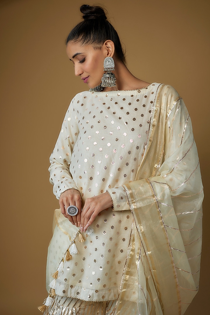 Ivory Banarasi Chanderi Gharara Set by Priyanka Jha at Pernia's Pop Up Shop