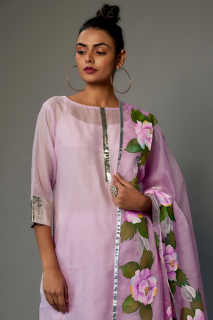 Mauve Pure Chanderi Silk Embroidered Kurta Set by Priyanka Jha at Pernia's Pop Up Shop