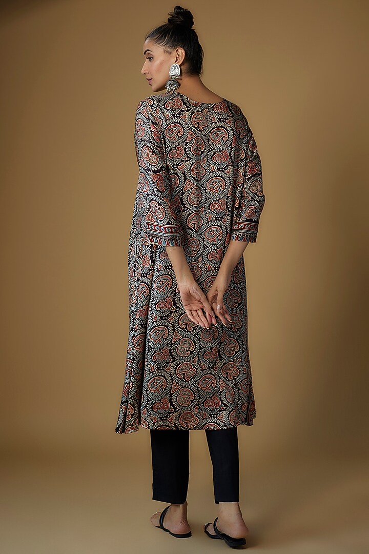 Black Modal Silk Printed & Embroidered Kurta Set by Priyanka Jha at Pernia's Pop Up Shop