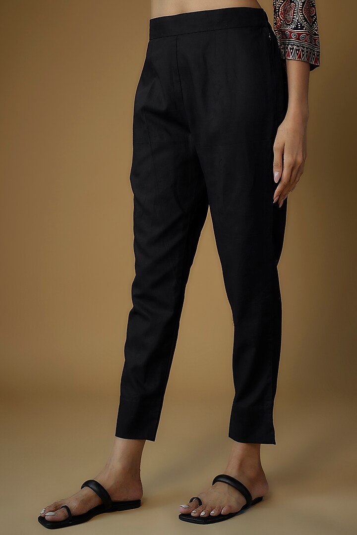 Black Modal Silk Printed & Embroidered Kurta Set by Priyanka Jha at Pernia's Pop Up Shop