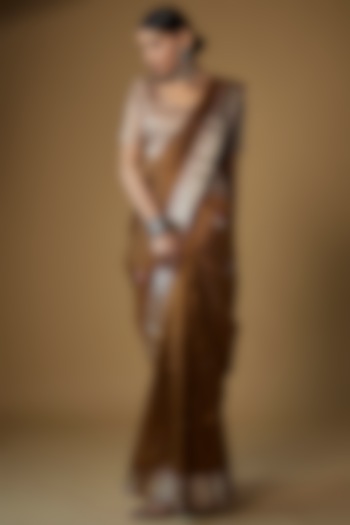Golden Brown Pure Silk Chanderi Handwoven Wedding Saree Set by Priyanka Jha at Pernia's Pop Up Shop