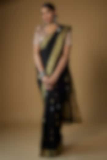 Black Pure Silk Chanderi Handwoven Wedding Saree Set by Priyanka Jha at Pernia's Pop Up Shop