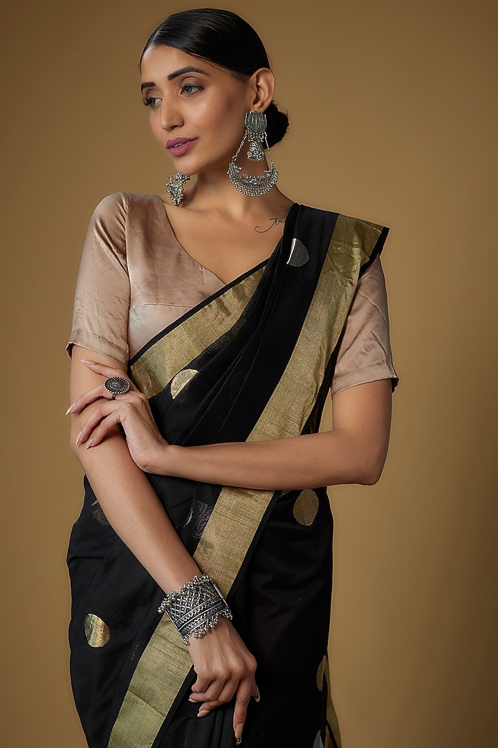 Black Pure Silk Chanderi Handwoven Wedding Saree Set by Priyanka Jha at Pernia's Pop Up Shop