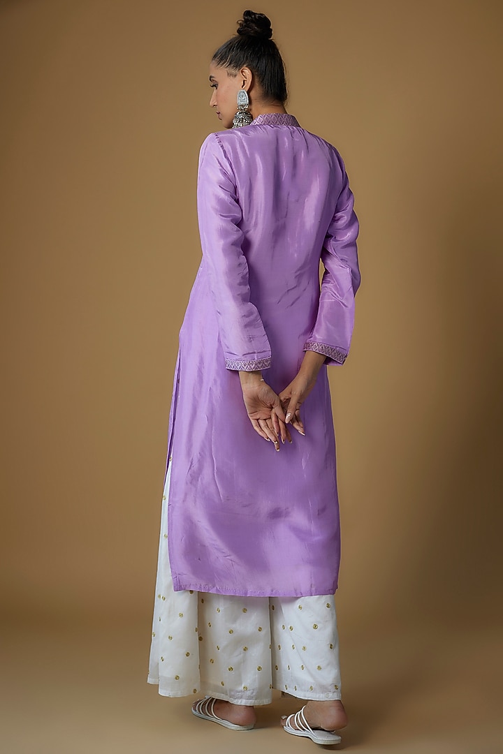 Mauve Silk Embroidered Kurta Set by Priyanka Jha at Pernia's Pop Up Shop