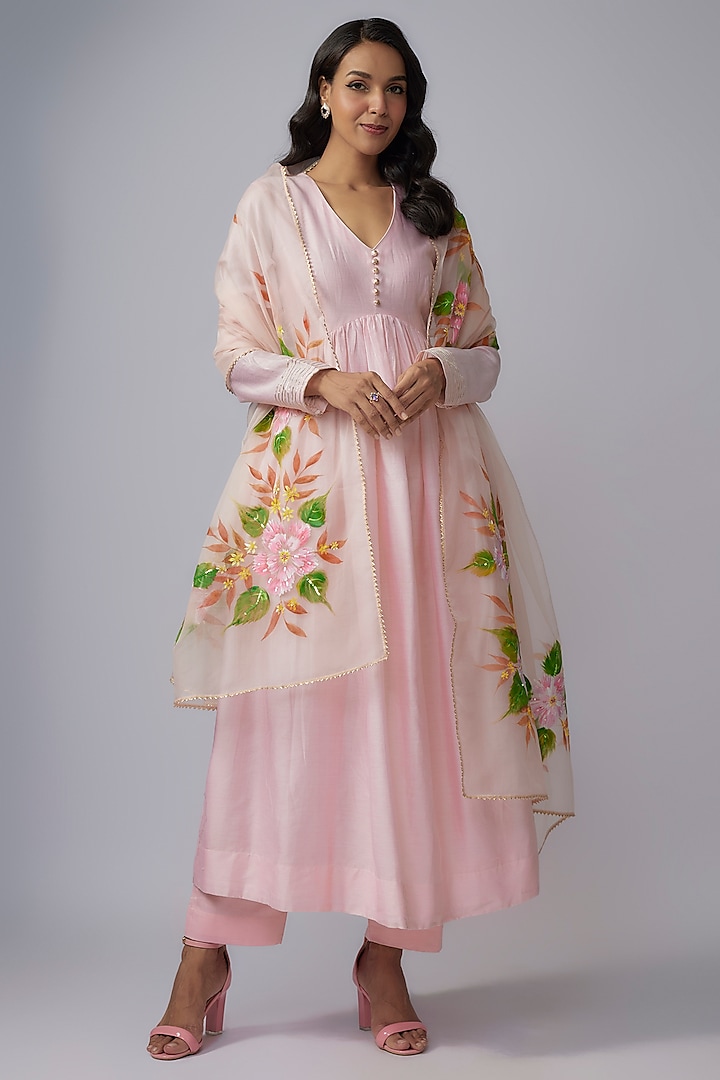 Blush Pink Pure Silk Chanderi Hand Painted Alia-Cut Kurta Set by Priyanka Jha at Pernia's Pop Up Shop