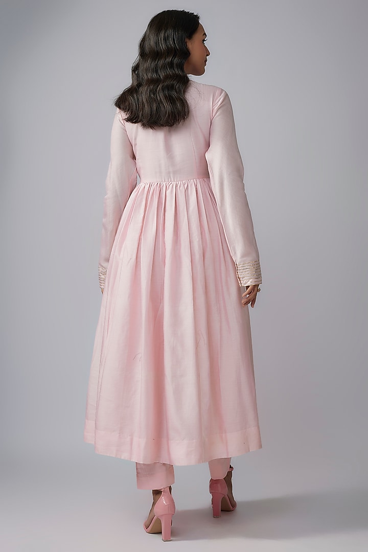 Blush Pink Pure Silk Chanderi Hand Painted Alia-Cut Kurta Set by Priyanka Jha at Pernia's Pop Up Shop