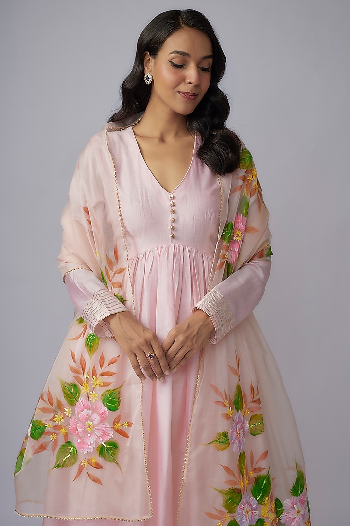 Blush Pink Pure Silk Chanderi Hand Painted Alia-Cut Kurta Set by Priyanka Jha at Pernia's Pop Up Shop