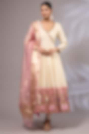 White Pure Silk Chanderi Hand Embroidered Wedding Anarkali Set by Priyanka Jha at Pernia's Pop Up Shop