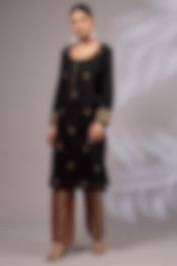 Black Pure Chanderi Hand Embroidered Kurta Set by Priyanka Jha at Pernia's Pop Up Shop
