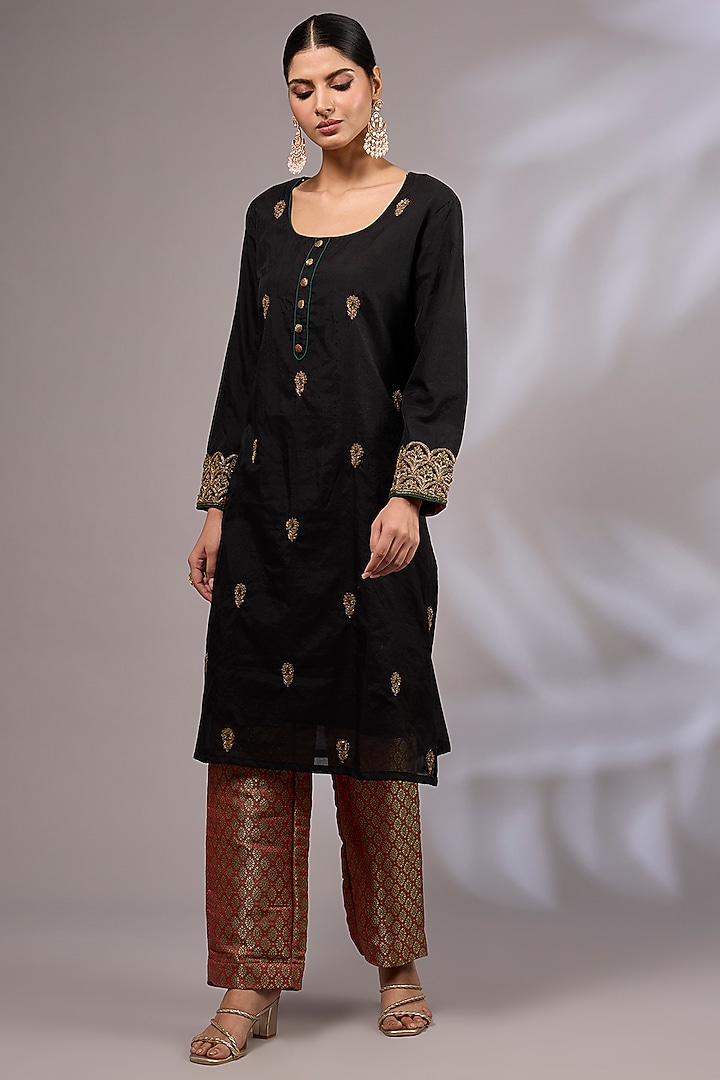 Black Pure Chanderi Hand Embroidered Kurta Set by Priyanka Jha at Pernia's Pop Up Shop