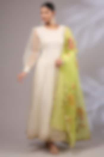 Off-White Organza Gota-Patti Work Party Wear Anarkali Set by Priyanka Jha at Pernia's Pop Up Shop