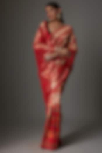 Red Brocade Banarasi Saree Set by Priyanka Jha at Pernia's Pop Up Shop