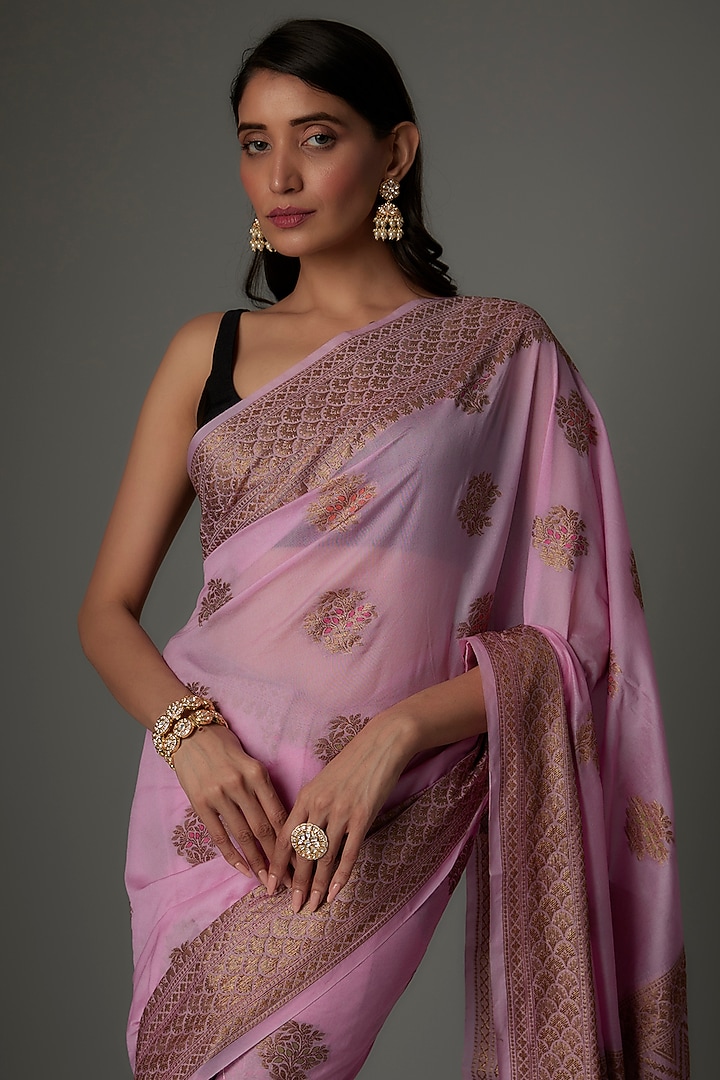 Pink Linen Silk Banarasi Festive Saree Set by Priyanka Jha at Pernia's Pop Up Shop