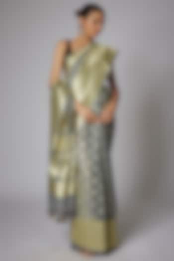 Grey Organza Banarasi Festive Saree Set by Priyanka Jha at Pernia's Pop Up Shop