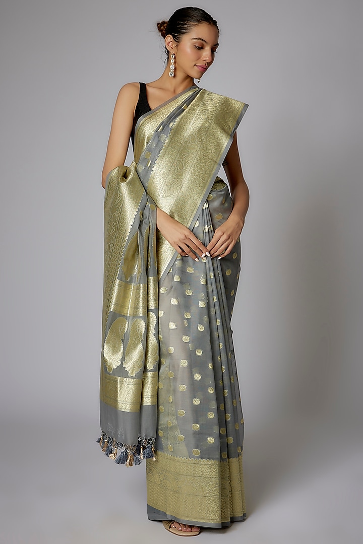 Grey Organza Banarasi Saree Set by Priyanka Jha at Pernia's Pop Up Shop ...