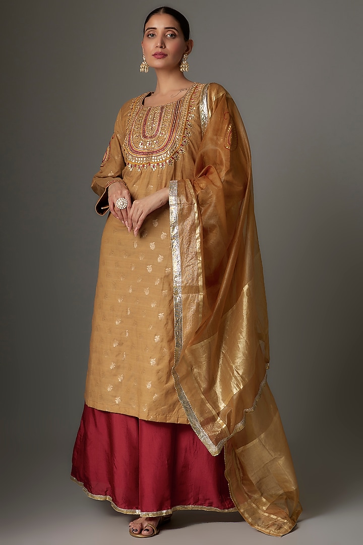 Golden Brown Banarasi Silk Gota Patti Embroidered Kurta Set by Priyanka Jha at Pernia's Pop Up Shop