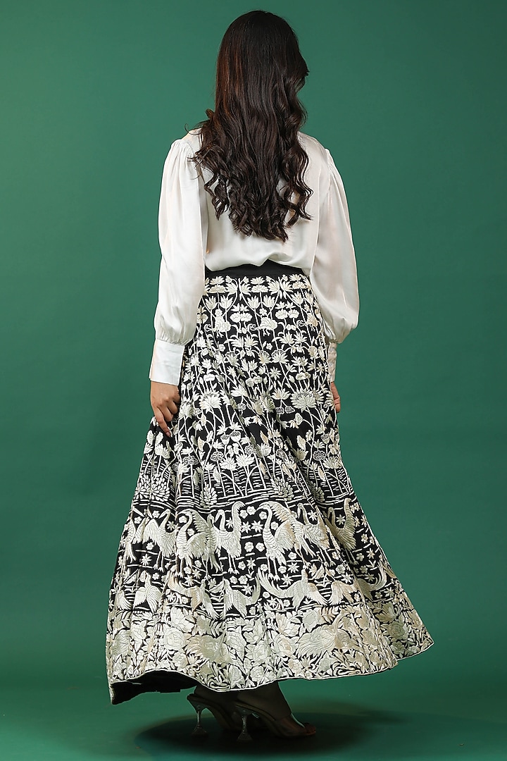 Black Pure Silk Hand Embroidered Bridal Lehenga Set by Priyanka Jha at Pernia's Pop Up Shop
