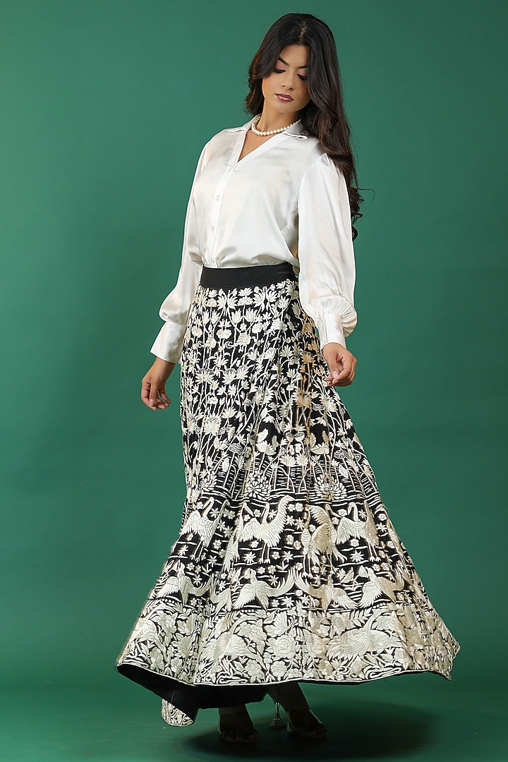 Black Pure Silk Hand Embroidered Bridal Lehenga Set by Priyanka Jha at Pernia's Pop Up Shop