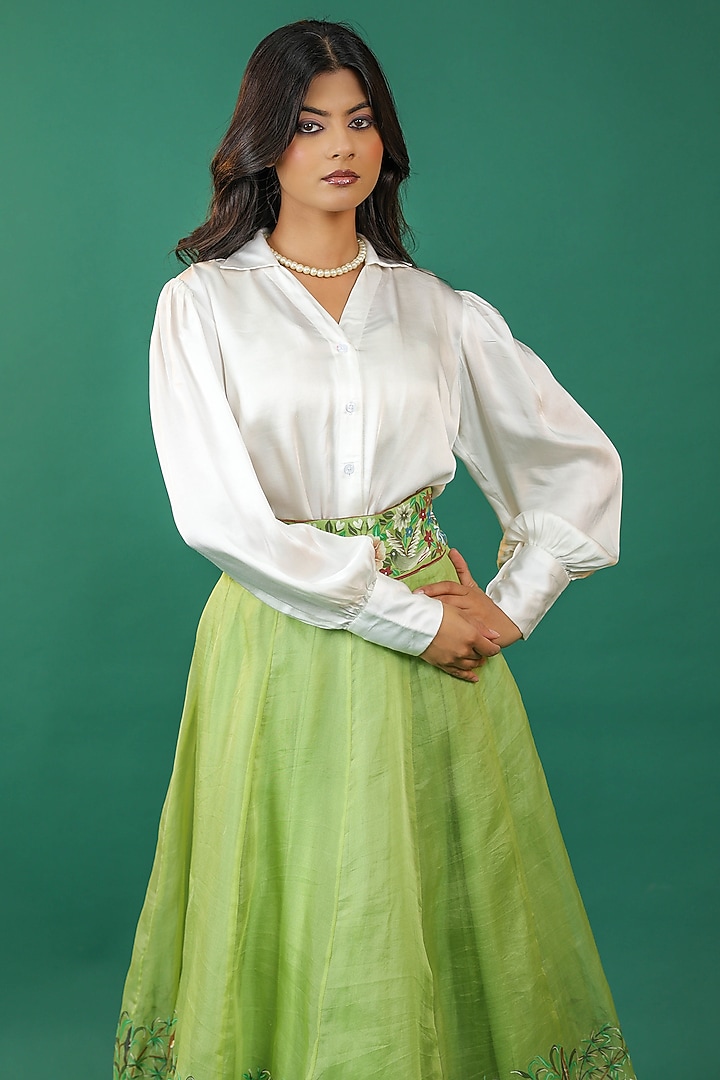 Green Pure Silk Handpainted Wedding Lehenga Set by Priyanka Jha at Pernia's Pop Up Shop