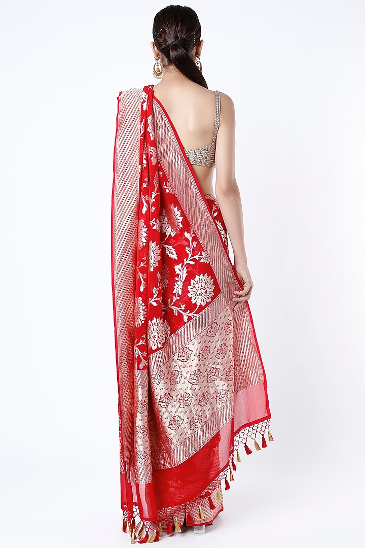 Red Wedding Saree Set With Zari Work by Priyanka Jha at Pernia's Pop Up Shop