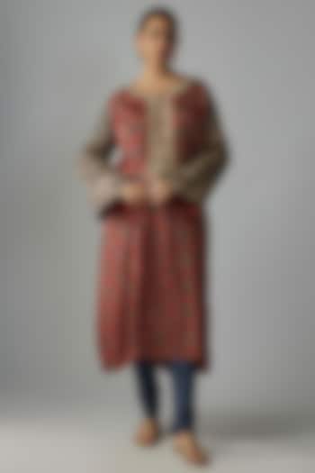 Red Silk Embroidered Ajrakh Kurta by Priyanka Jha at Pernia's Pop Up Shop