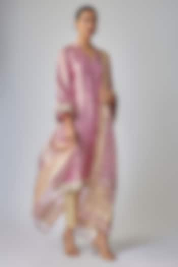 Onion Pink Banarasi Tissue Kurta Set by Priyanka Jha at Pernia's Pop Up Shop