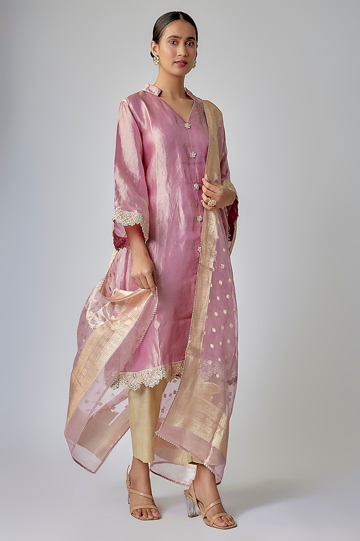 Onion Pink Banarasi Tissue Kurta Set by Priyanka Jha at Pernia's Pop Up Shop