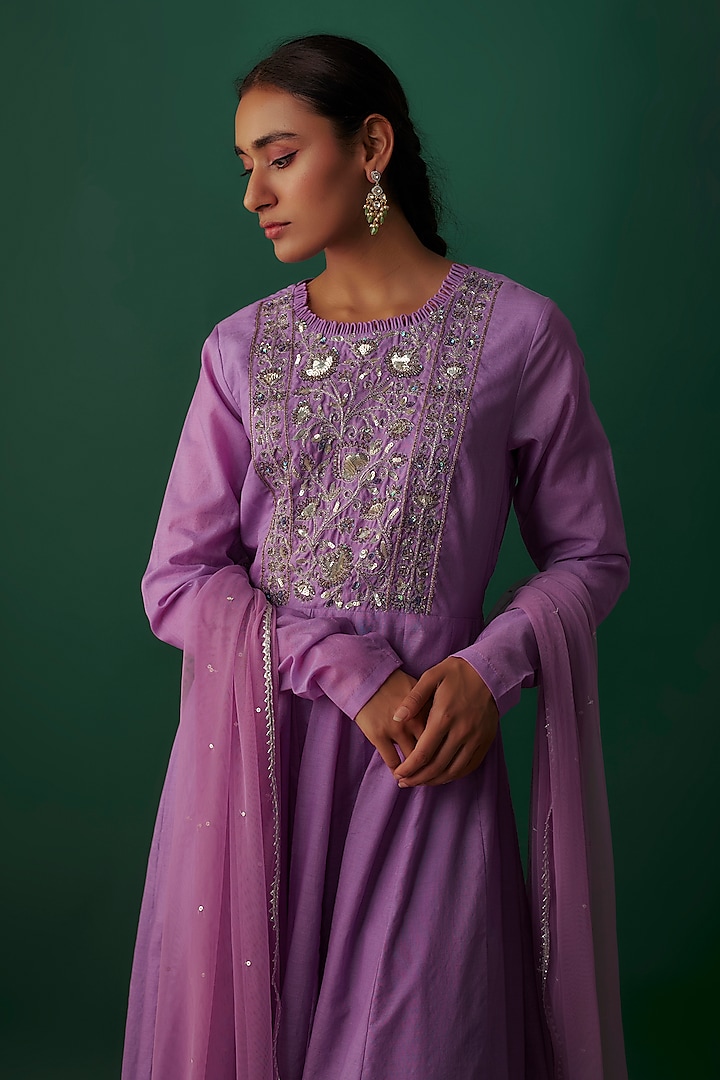 Lilac Chanderi Silk Hand Embroidered Party Wear Anarkali Set by Priyanka Jha at Pernia's Pop Up Shop