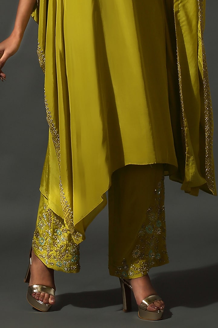 Yellow-Green Sheesha Silk Sequins Embroidered Kaftan Set by Priyanka Jain at Pernia's Pop Up Shop