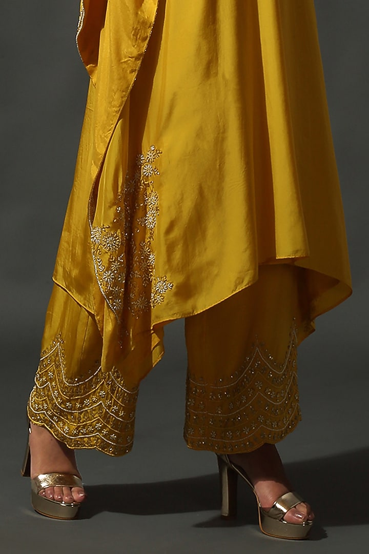 Yellow Sheesha Silk Sequins Embroidered Kaftan Set by Priyanka Jain at Pernia's Pop Up Shop
